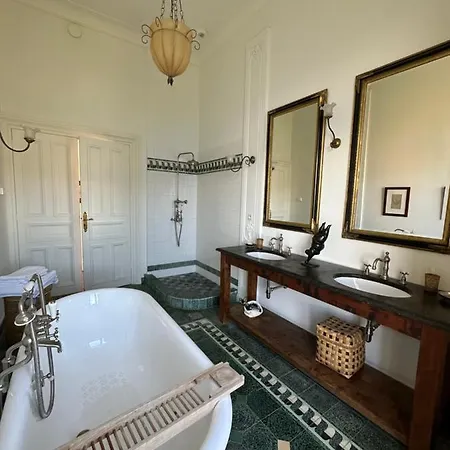 Les Araucaria Villa